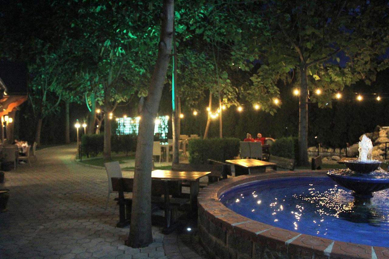 Hotel Andalus Skopje Exterior photo
